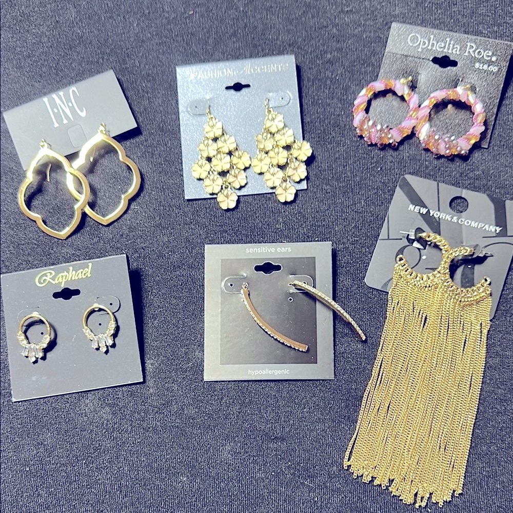 Gold Quatrefoil and Floral Earrings Collection